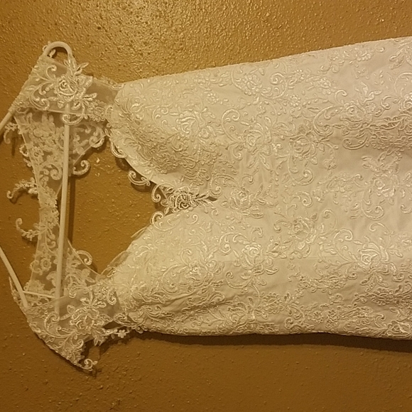 Wedding Dress and veil - Picture 2 of 10